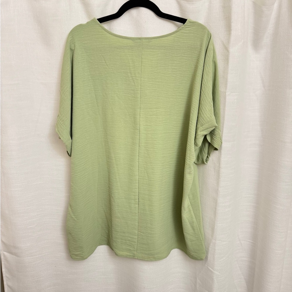 26” ptp Women's sage Green V-Neck Top - Picture 4 of 5